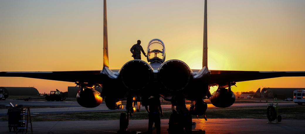 Excelitas公司为麦道F-15“鹰”战斗机提供电源、航空电子设备和传感器技术