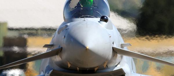 Excelitas entwickelte和produziert das Head-up-Display毛皮das Eurofighter-Typhoon-Programm